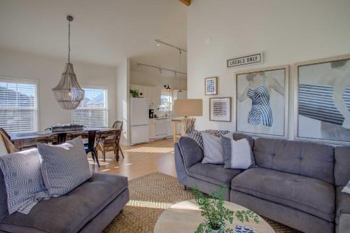 Pacific Beach House | Walk to Ocean! Chic 'Summer House Cottage'