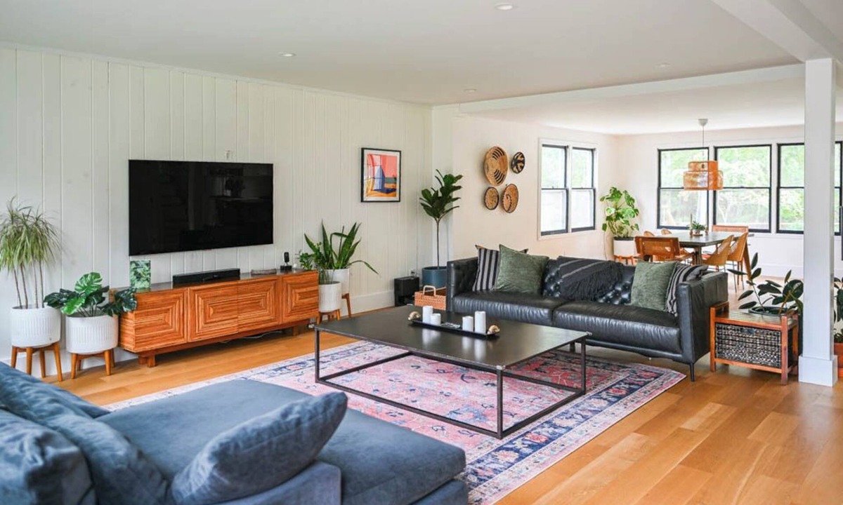 Mattituck House | Walk to Private Beach, Wine Country Farmhouse, Outdoor Dining, Sleeps 6 Adults