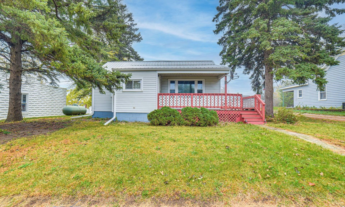 Gary House | Walk to Restaurant & Bar: Home w/Deck in Gary