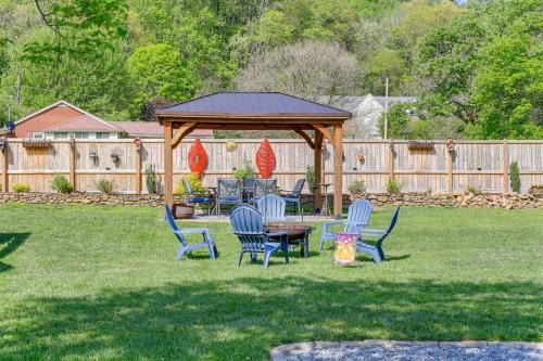 Damascus House | Walk to River & Trails: Cozy Damascus Cottage!