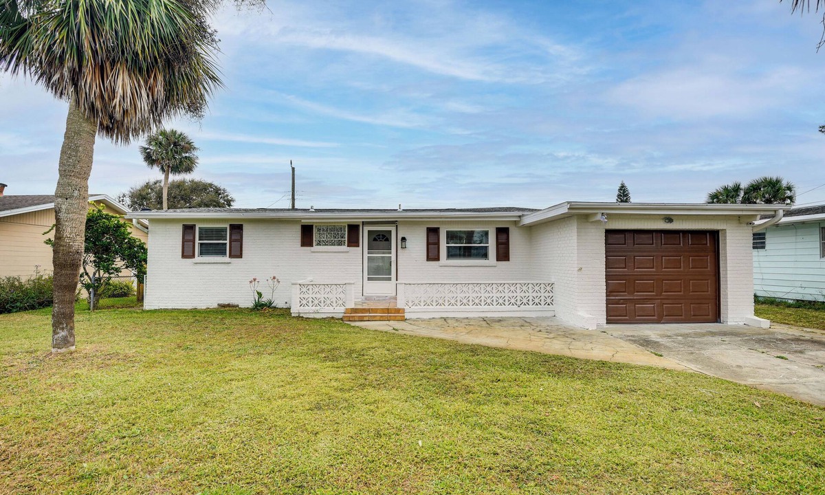 Rosemont House | Walk to Romano Beachfront Park: Airy Home w/Yard