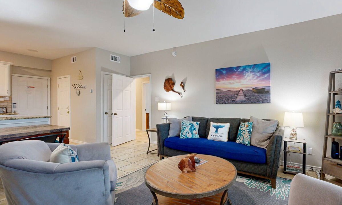 Port Aransas Condo | Walk to Sandfest , Shared Pool, Board Walk to Beach , Gulf Views