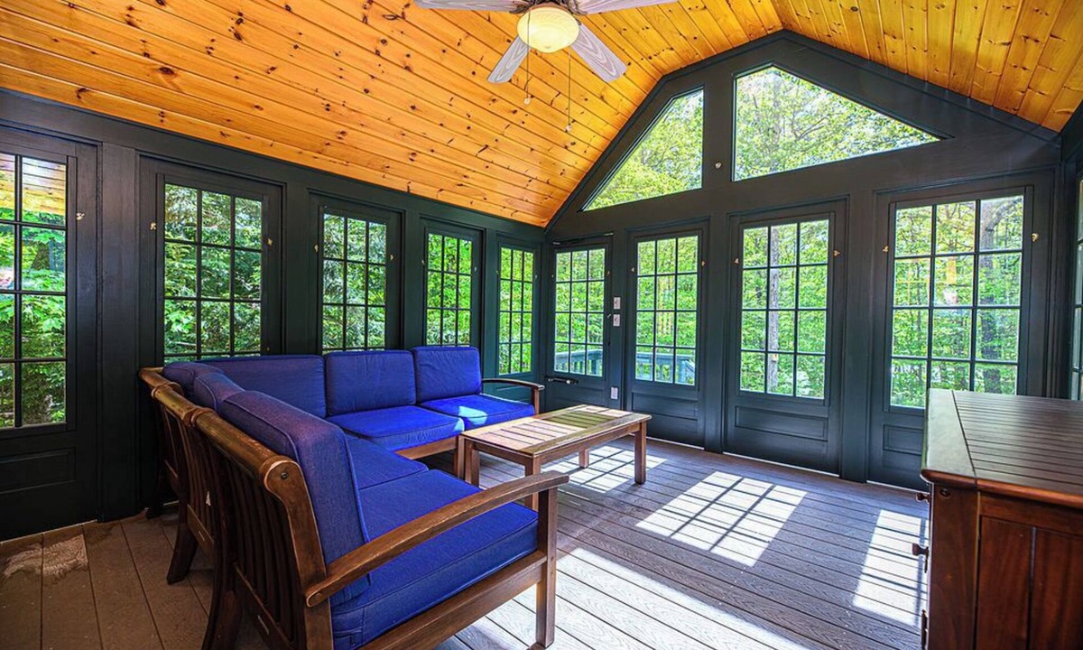 Newbury Cottage | Walk to Sunapee - Screened Porch Bliss + Cool AC