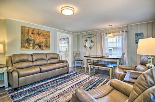 Wareham Center House | Walk to Swift's Beach! Classic Cottage w/Deck