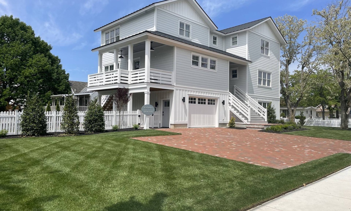 Cape May House | Walk to the Beach. Elevator. Heated Pool spa open from Mar 1-Oct 31