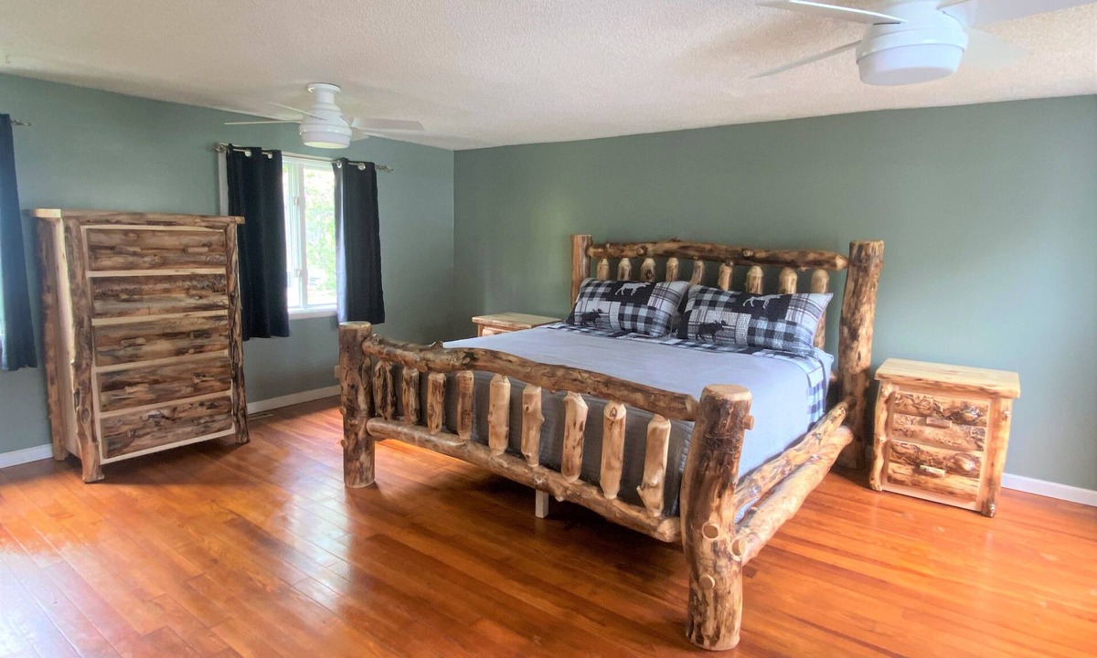 North Woodstock House | Walk to Town and 7 Minutes to Loon!