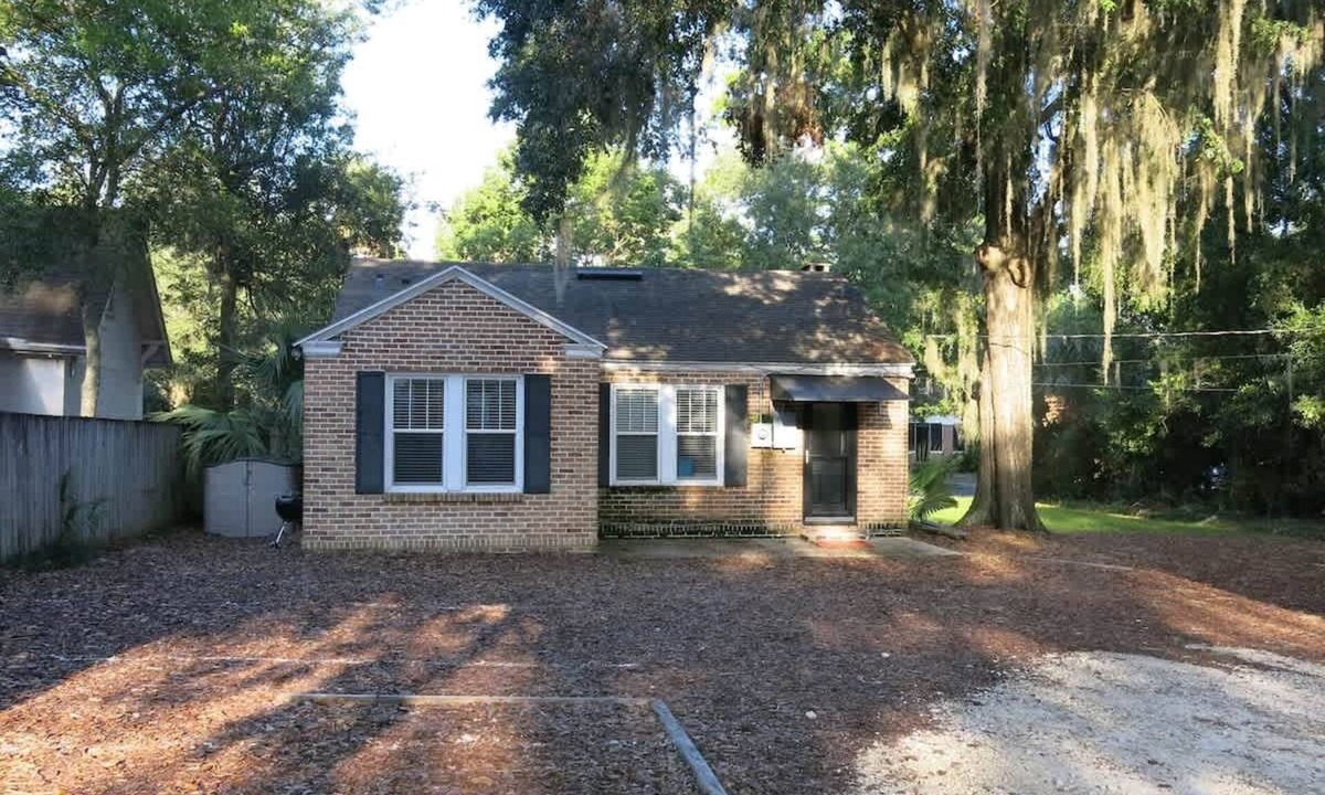 Gainesville House | Walk to UF! Wake up walk to Campus!