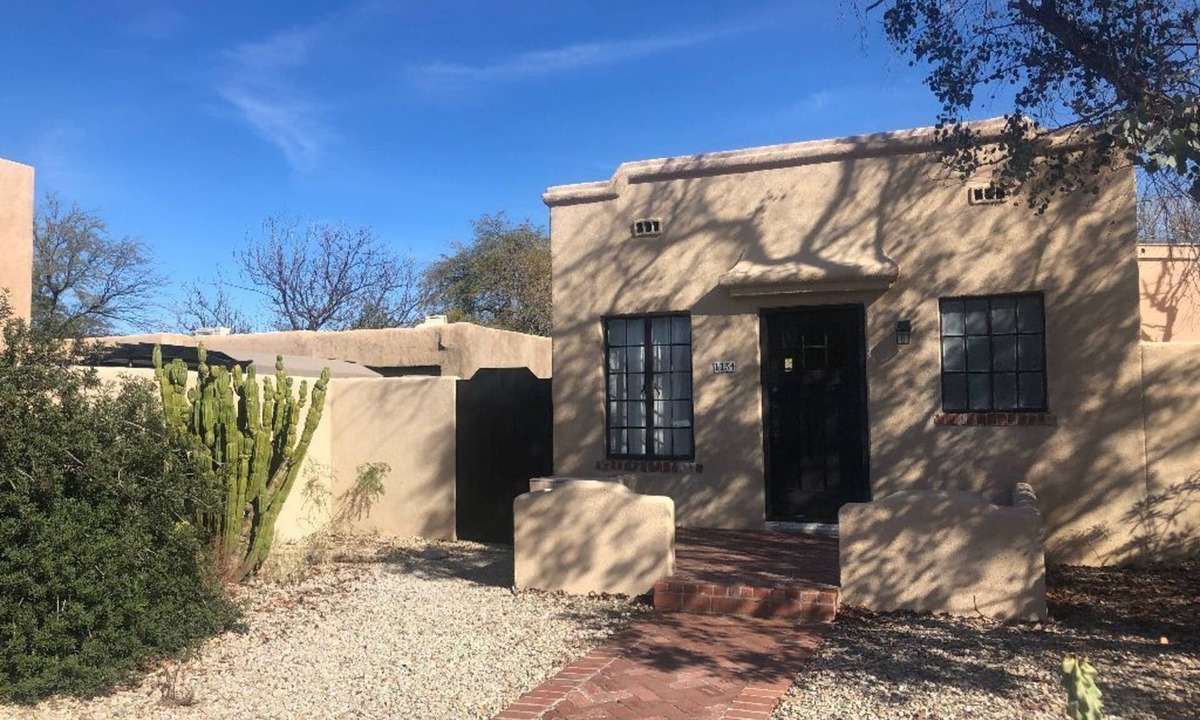 Blenman-Elm House | Walk to UofA: Charming Adobe One-Bedroom House