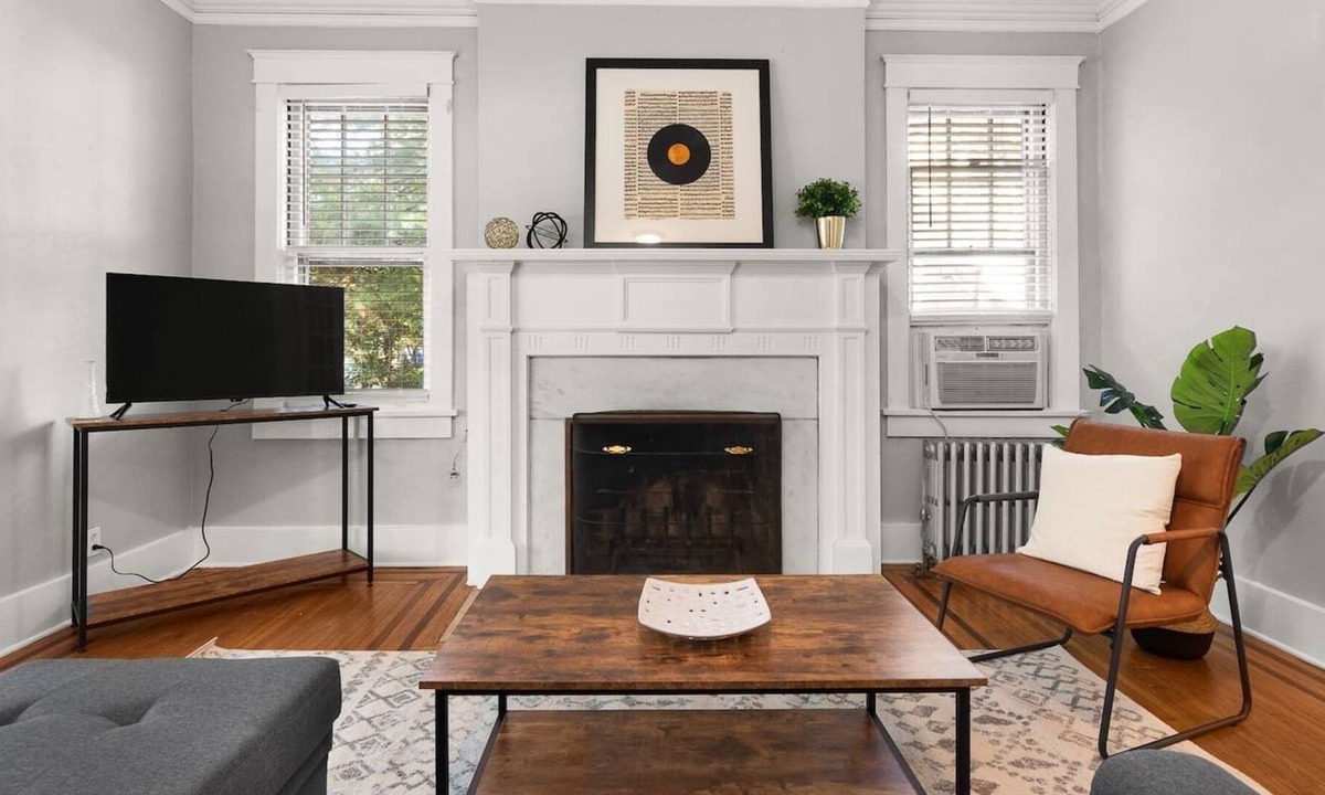 Hillsboro Village Apartment | Walk to Vandy, Belmont, and Dozens of Bars/Restaurants!