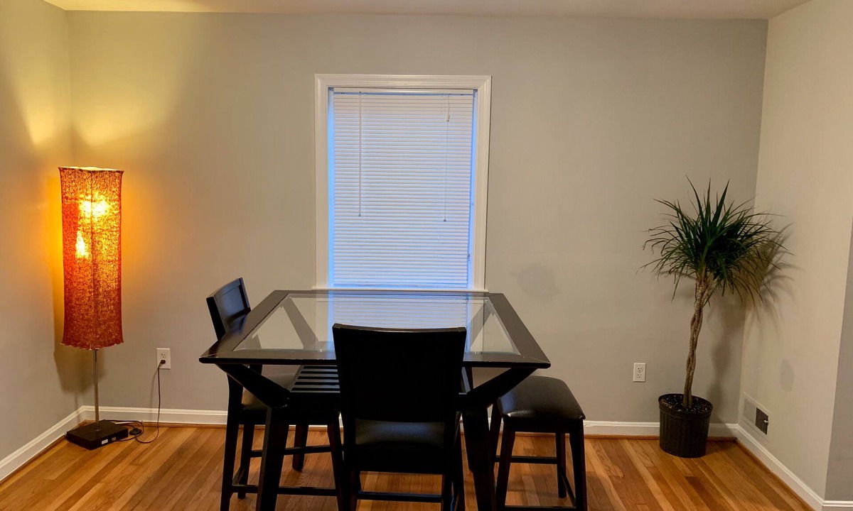 Bluemont House | Walkable Ballston 2BR Near Metro + Parking spot