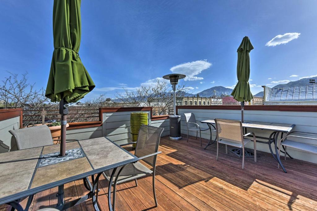 Logan Apartment | Walkable Downtown Logan Apartment w/Rooftop Deck