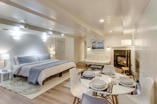 Green Lake Apartment | Walkable Green Lake Studio w/Fireplace