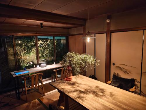Koyaguchi Hostel | Walkable retro town , Supermarkets nearby,高野口ガッコーチカクのゲストハウス