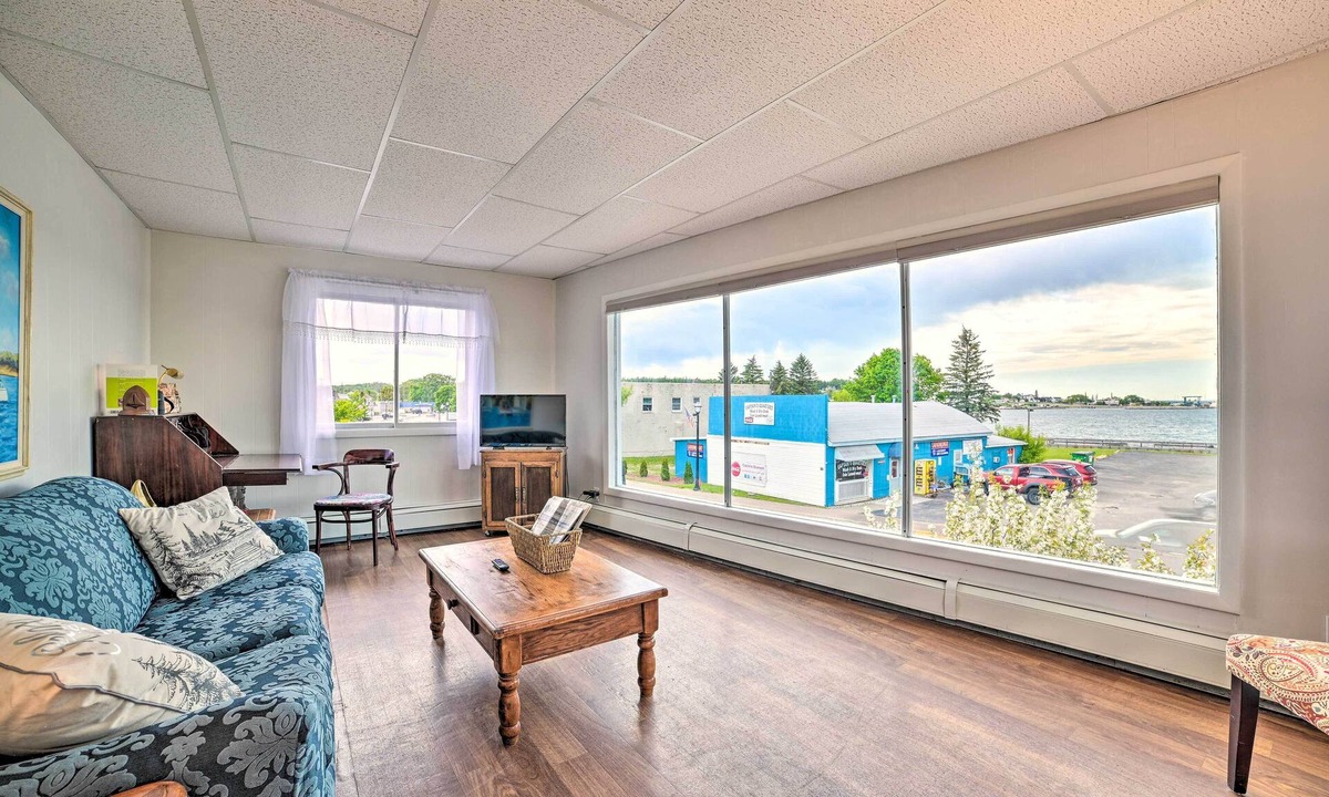 St Ignace Condo | Walkable St Ignace Condo w/Lake Huron Views