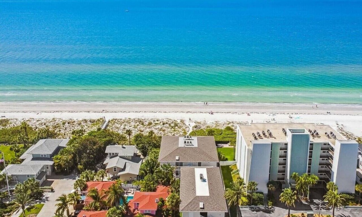 Indian Rocks Beach Condo | Walkable to the Best Eats of IRB! Family Sized Indian Rocks Beach Condo