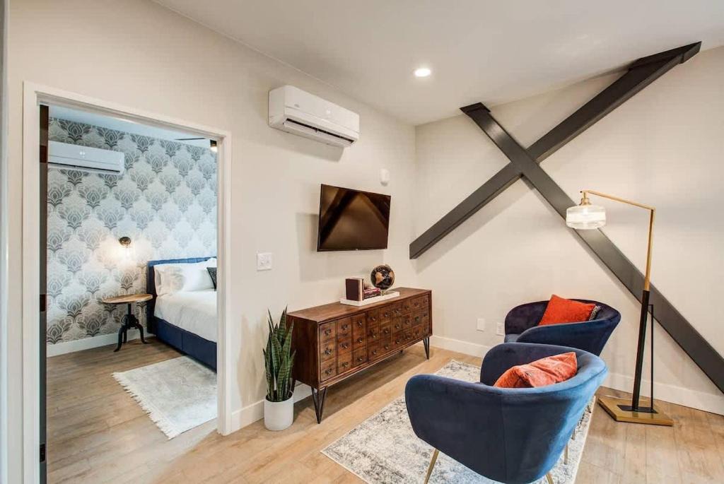 Berkeley Apartment | Walkable Urban Tennyson St Apt - Steps to Eats