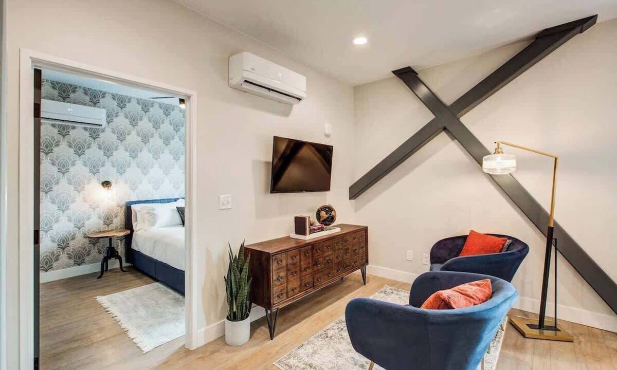 Berkeley Apartment | Walkable Urban Tennyson St Apt | Steps to Eats