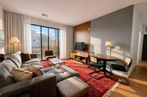 Fifth Ward Apartment | Walker's Point Designer 2BR · Prime Location with Balcony and Gym · Sleeps 6