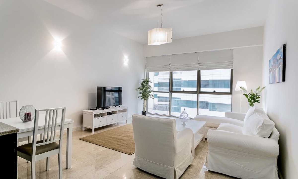 Al Barsha 1 Apartment | Walking Distance from Mall of the Emirates!