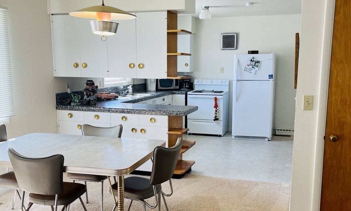 Pinnacles Entrance Badlands House | Walking distance from Wall Drug the City Park and all restaurants in town!
