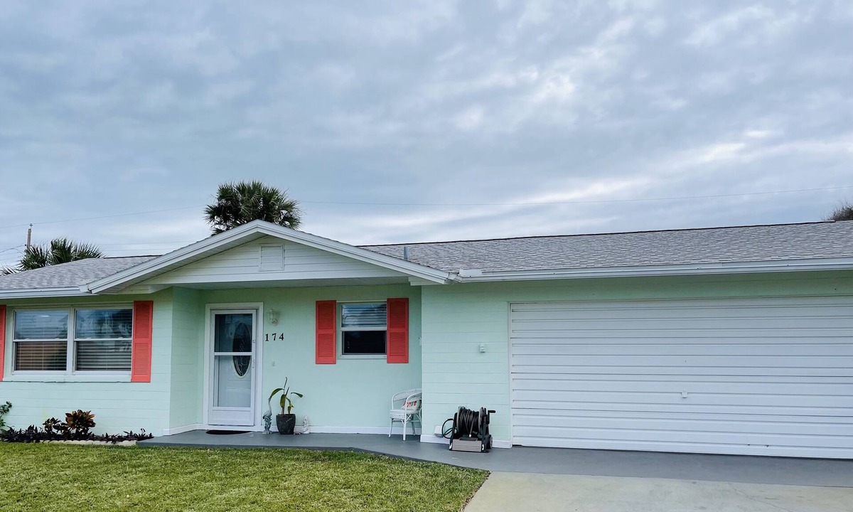 Rosemont House | Walking distance to the Atlantic and your favorite beachside restaurants!