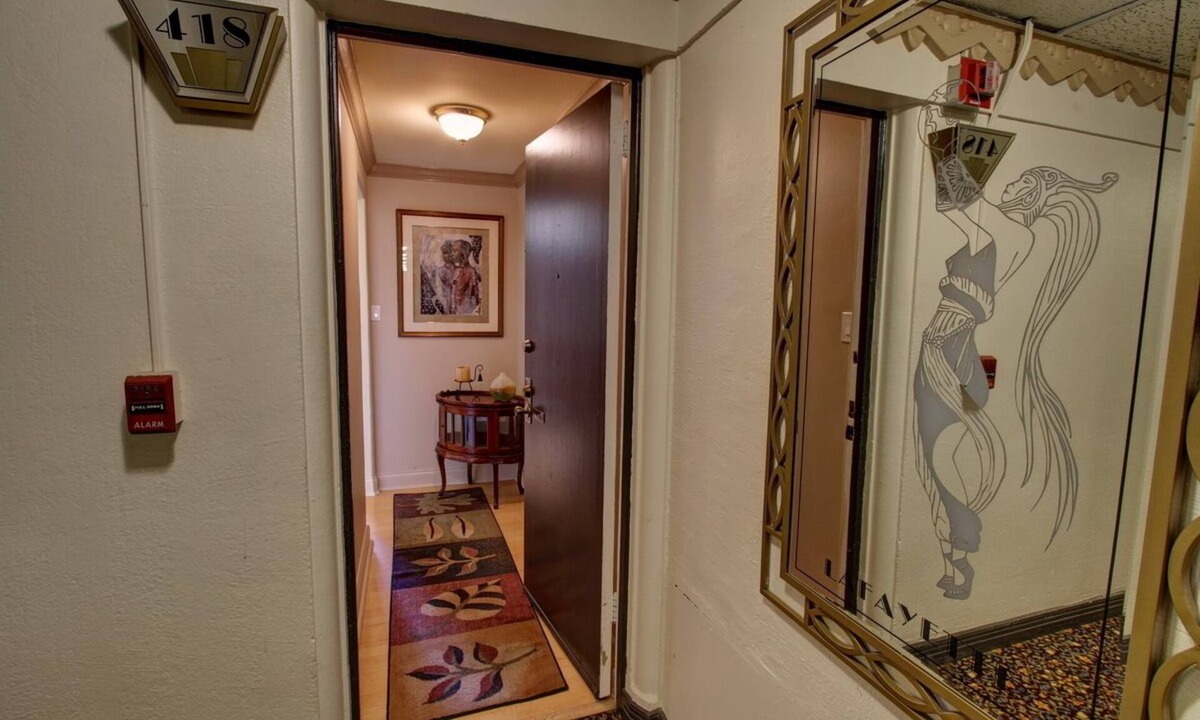 Downtown Long Beach Condo | Walkscore is 98 from this 2 bed/2 bath condo in downtown Long Beach.