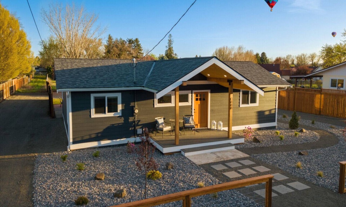 Walla Walla East House | Walla Walla Bungalow | Pickleball + Fire Pit