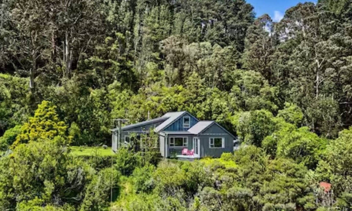 Upper Hutt Cottage | Wallace View - Upper Hutt's Best Kept Secret - Pet Friendly