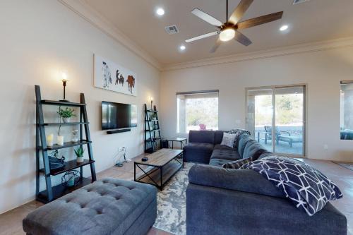 Tanque Verde House | Walnut Tree