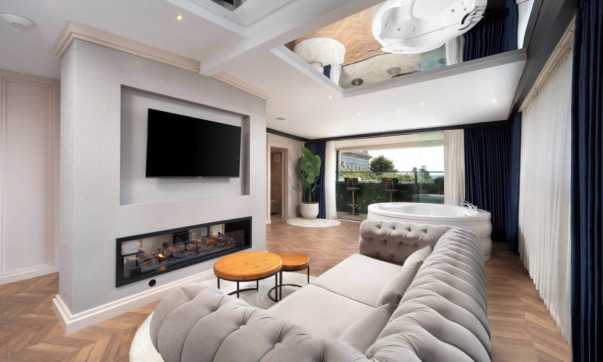 Pera Hotel | Walton Gardens Pera