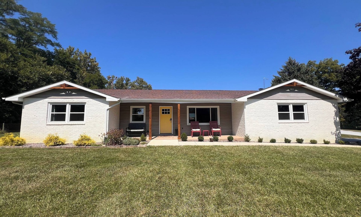 Valparaiso House | Wandering Whitetail Estate - Indiana Dunes/Valpo U