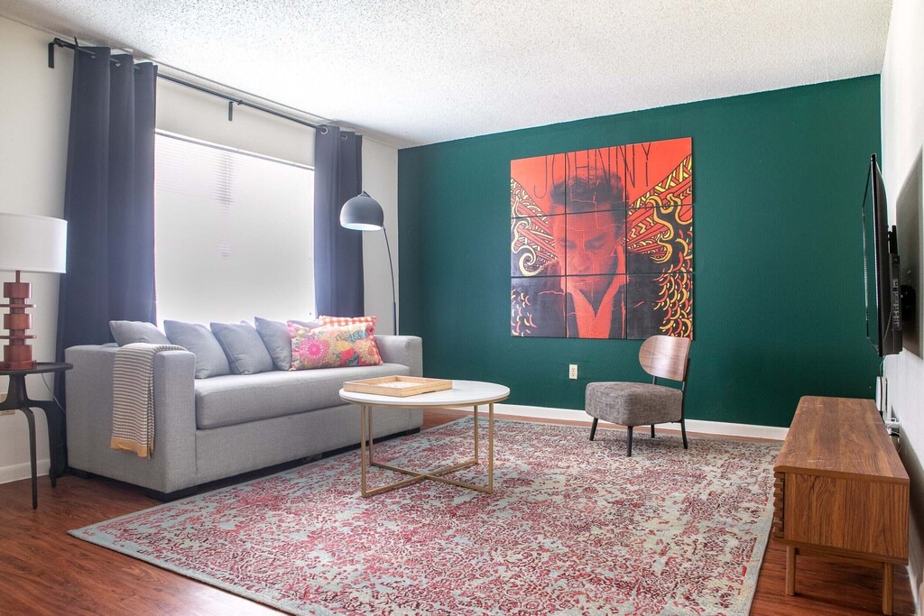 Hancock Apartment | WanderJaunt | Richards | 2BR | Central Austin