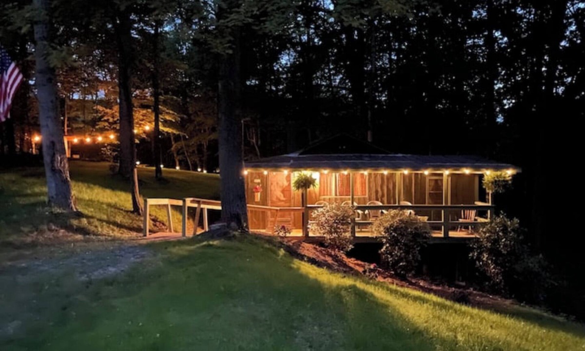 Stokes Cabin | Wanderlust Cabin Just minutes from Hanging Rock
