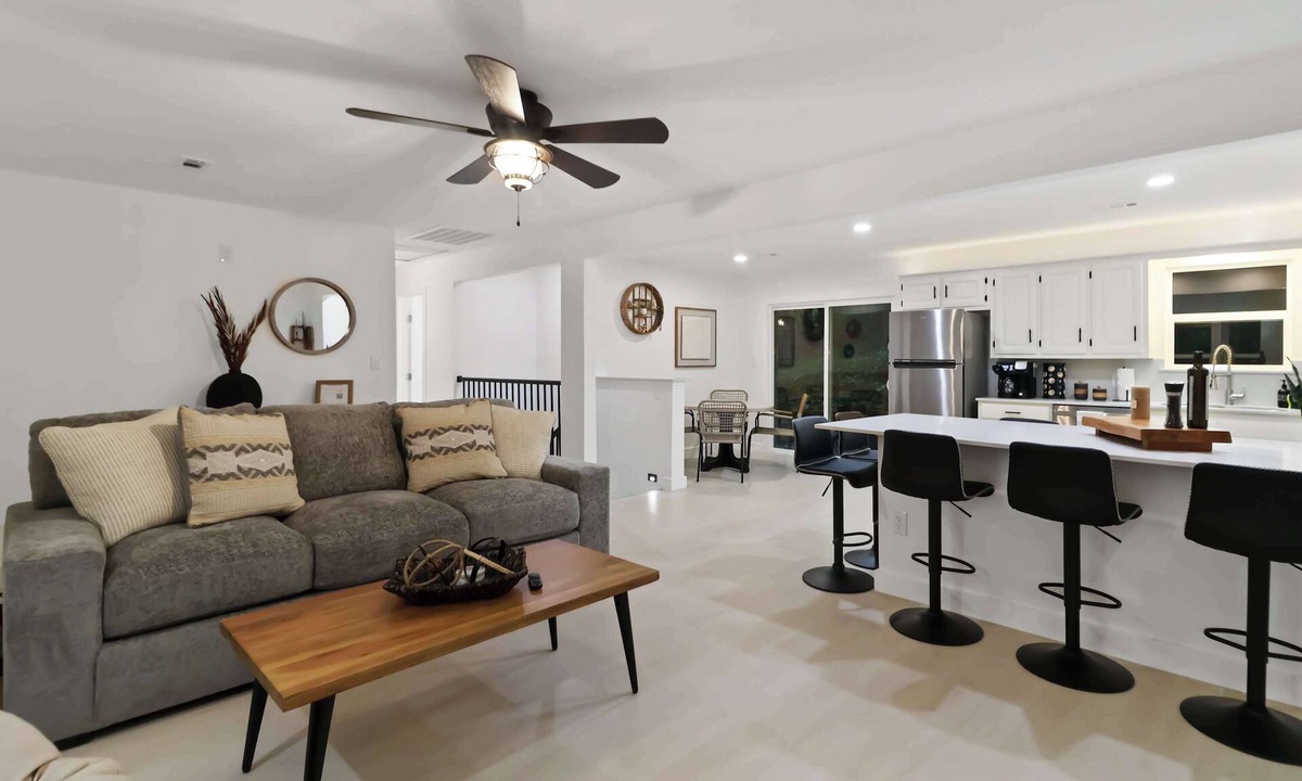 Springdale House | War Eagle Haven, Lake Access, spacious deck, games