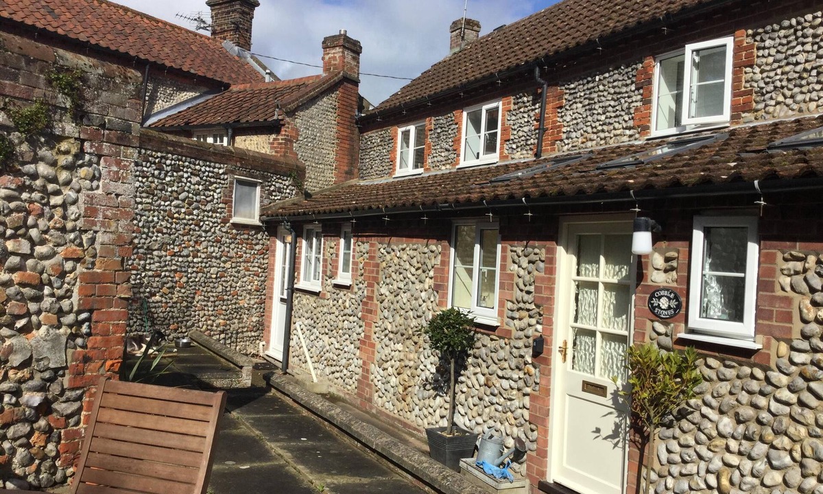Holt Cottage | Warm and Cosy Cottage , 150yds from Holt centre with free Parking! Dog friendly