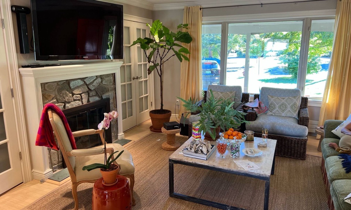 Belmar House | Warm and Inviting Fully Equipped Long Term Rental in Wall Twp
