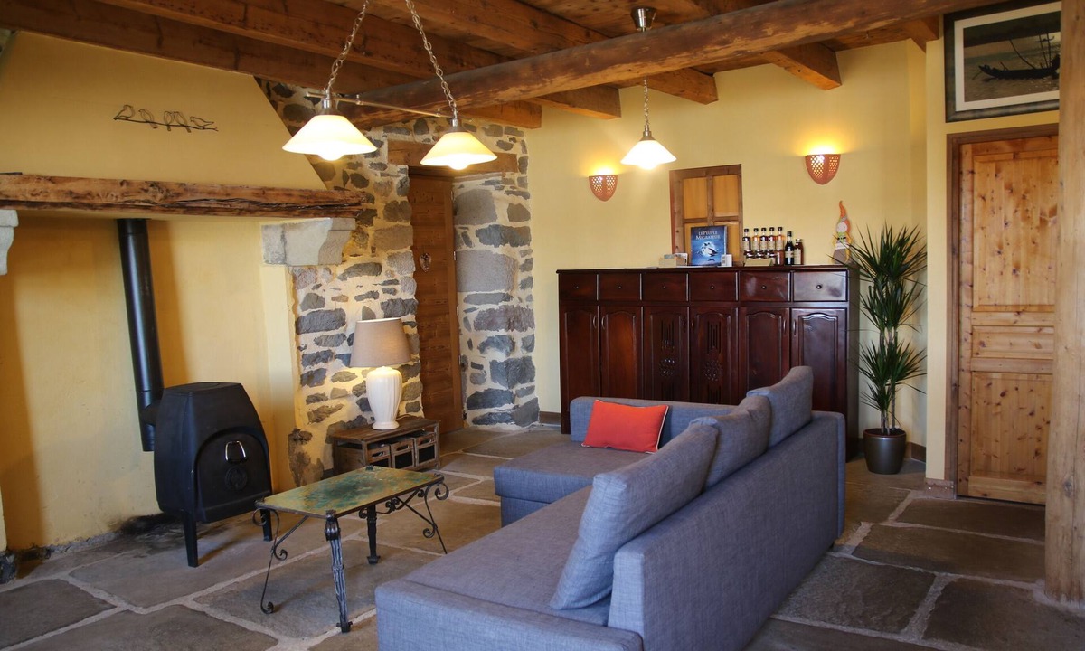 Moudeyres House | Warm and spacious mountain cottage for 4 to 6 people