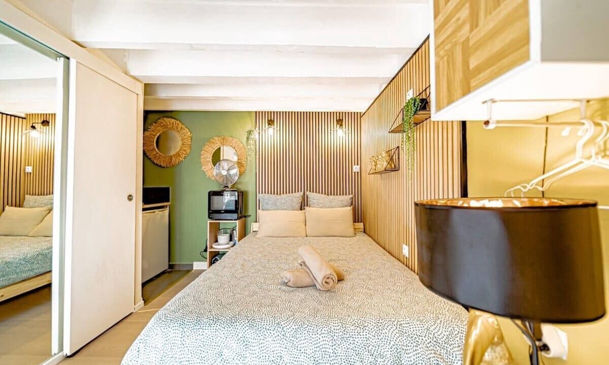 Jules Ferry - Recamier Apartment | Warm and well-appointed studio – Foch/Masséna district