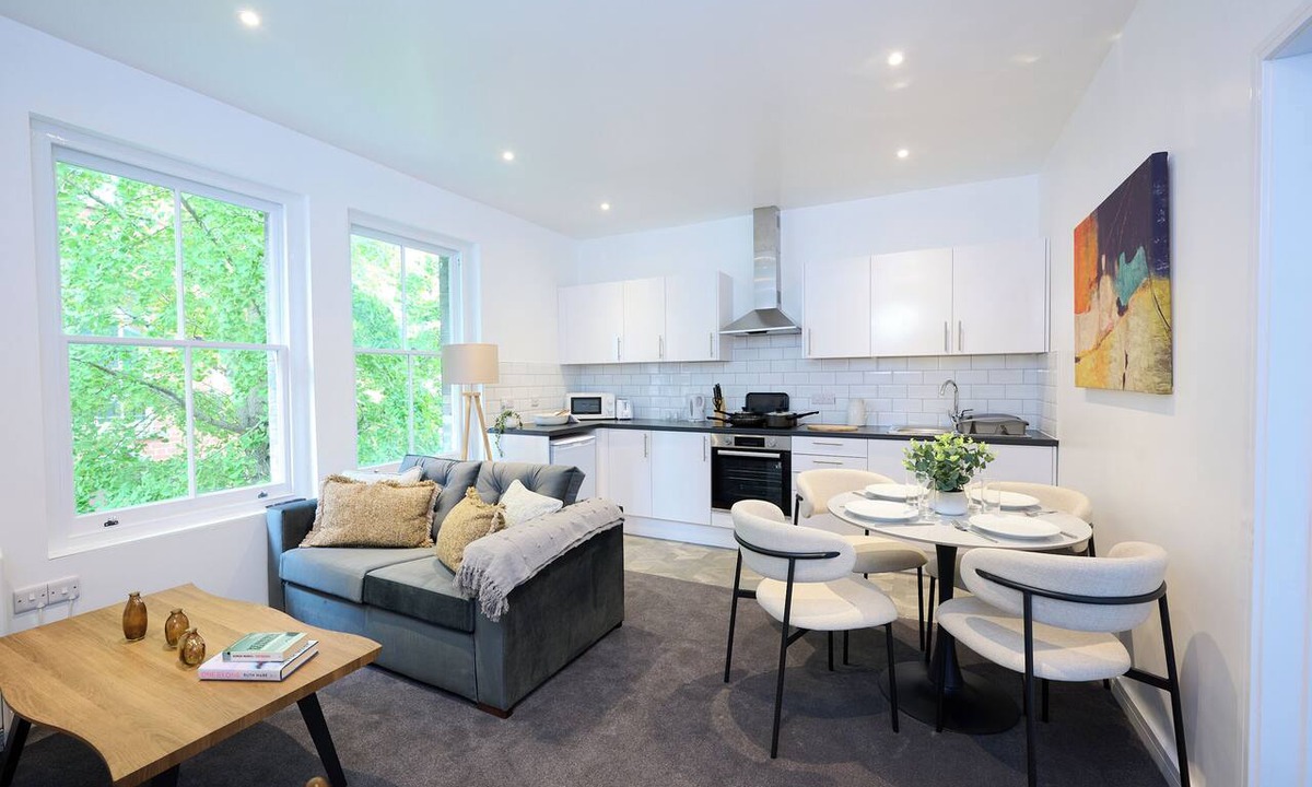 Bedford Apartment | Warm, Bright & Practical: Central Bedford 2BR…