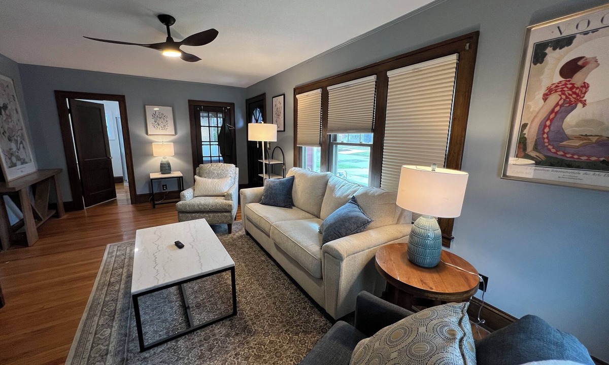 Springfield House | Warm, charming 3BR house w fenced yard in quiet neighborhood close to everything