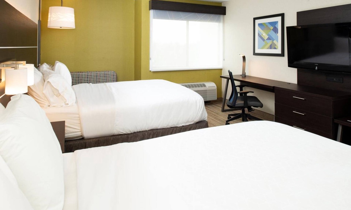 Dent Hotel | Warm & Modern Room Close to Adventure Spots Like Mt Airy Forest – 5 Miles