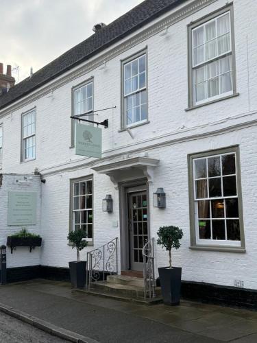 Shepperton Hotel | Warren Lodge