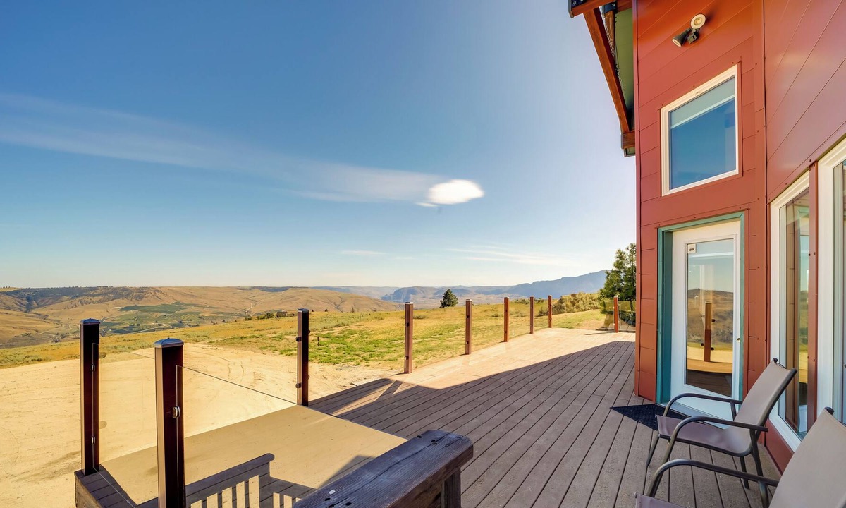 Brewster House | Washington Mountain Getaway w/ Game Room, Sauna