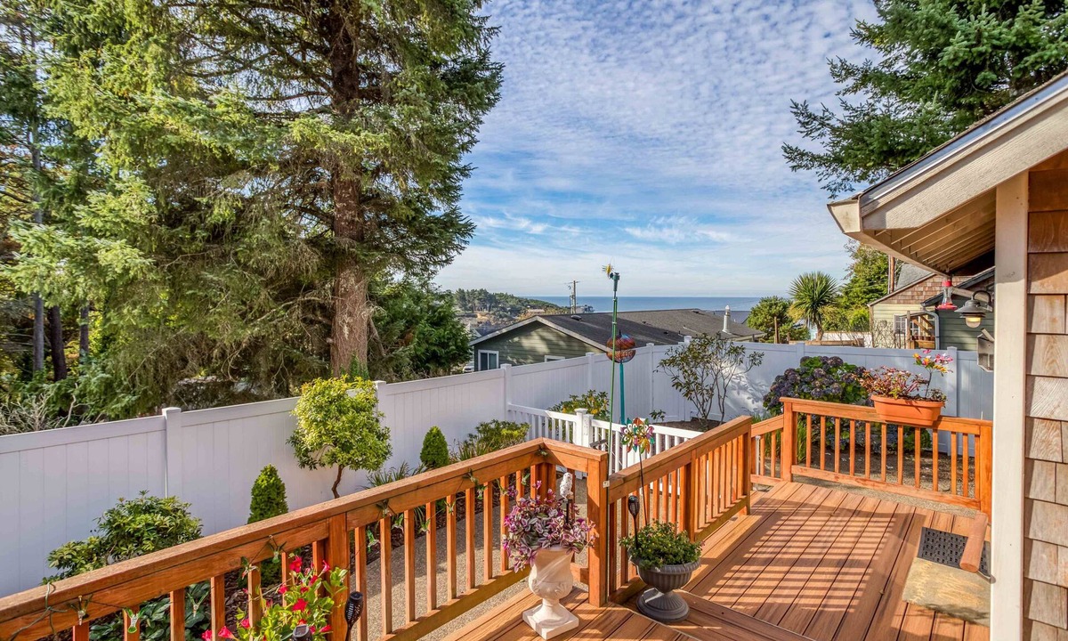 Depoe Bay House | Watch Whales, Walk to Depoe Bay from this Two-Story Home with King Suite