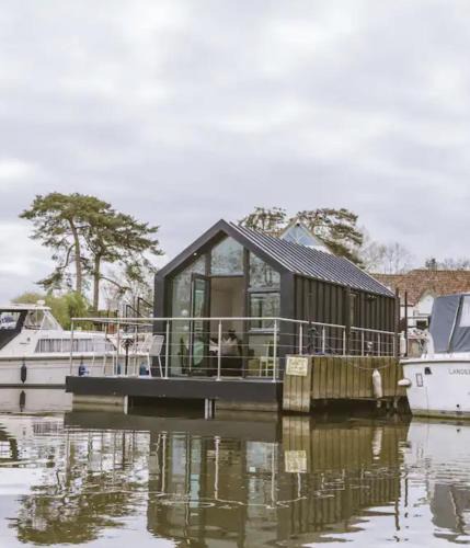 Saltford Boat Rental | Water Cabin With Water Sports Equipment and Bikes, Bath