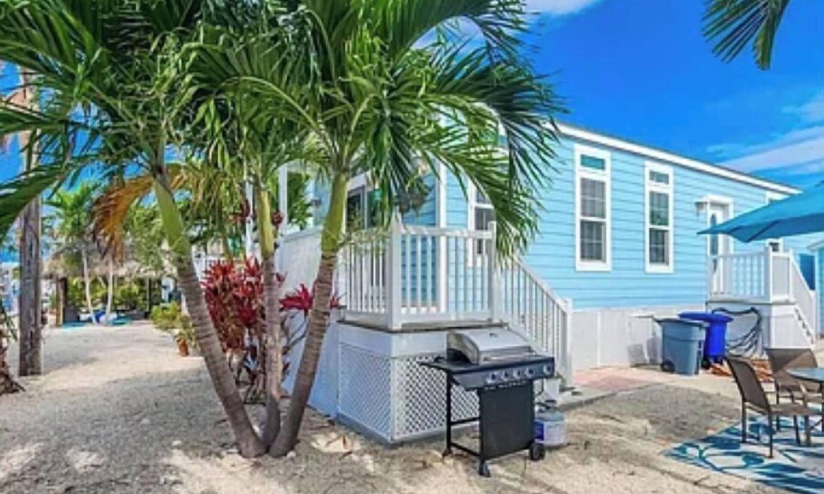 Key West House | WATER FRONT LOCATION WITH GREAT LOCATION TO KEY WEST.