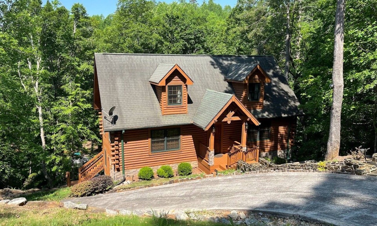 Sunset Cabin | Water-Front Luxury Cabin on Keowee - Canoes, paddleboards and Kayaks!