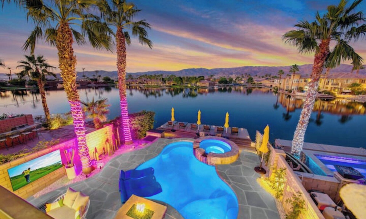 Terra Lago House | Water Front Luxury, Steam Room+Pool+Spa+BBQ, million dollar views, IG worthy❤️
