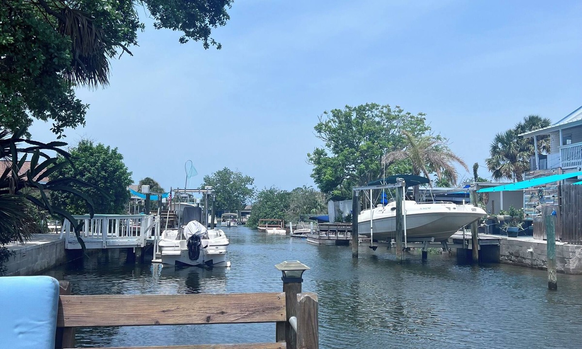 Hudson House | Water front, with 2 kayaks . Mobility & pet friendly: no step, one level house.