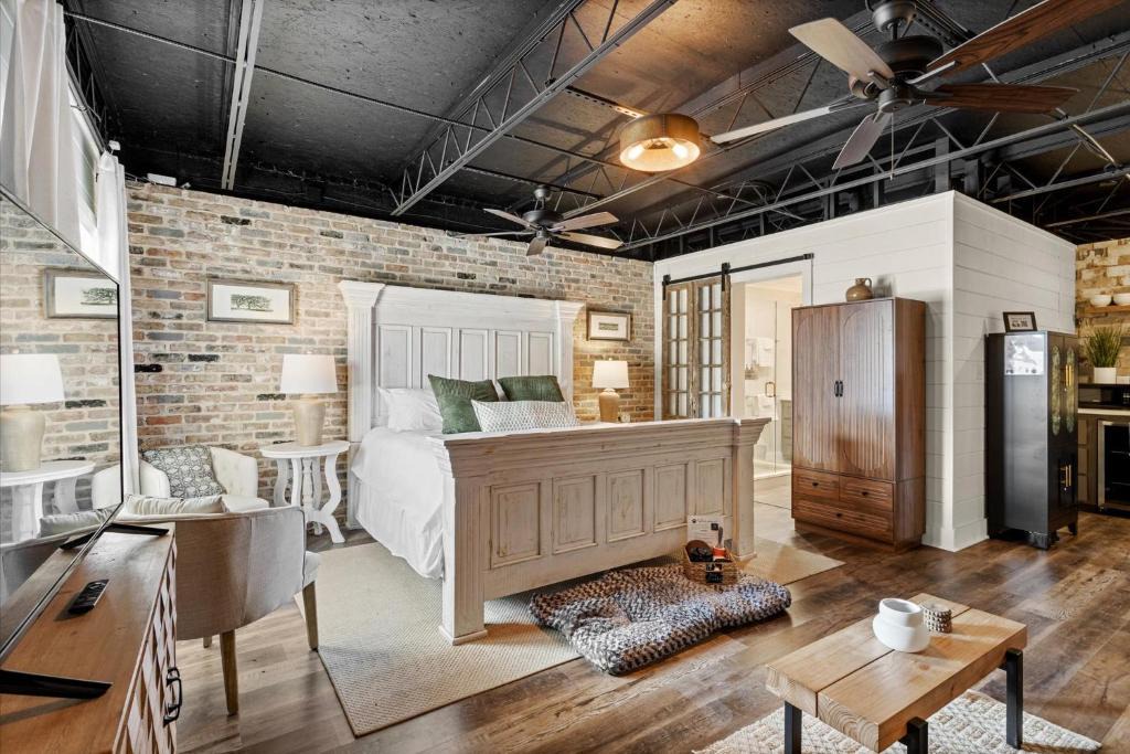 Biloxi House | Water Street Retreat Walk to Casinos, Restaurants